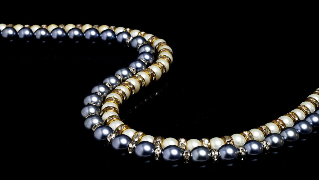 What Colors of Pearls Work Best for Bold Looks?