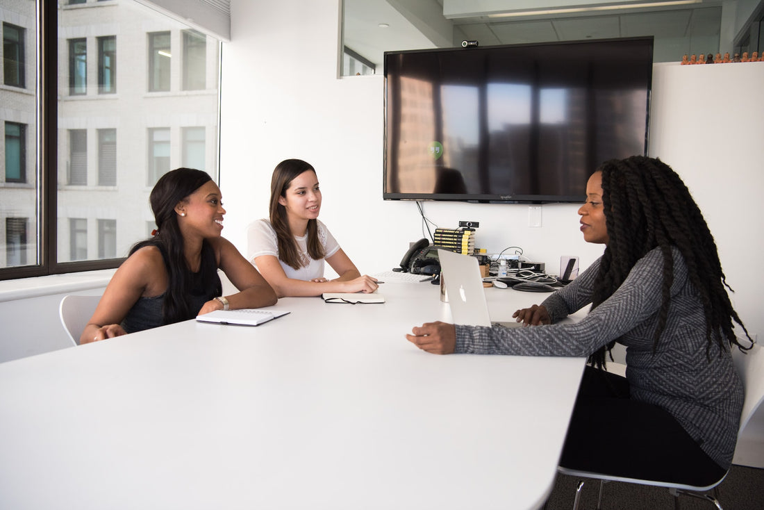 Can you wear jewelry to a job interview?