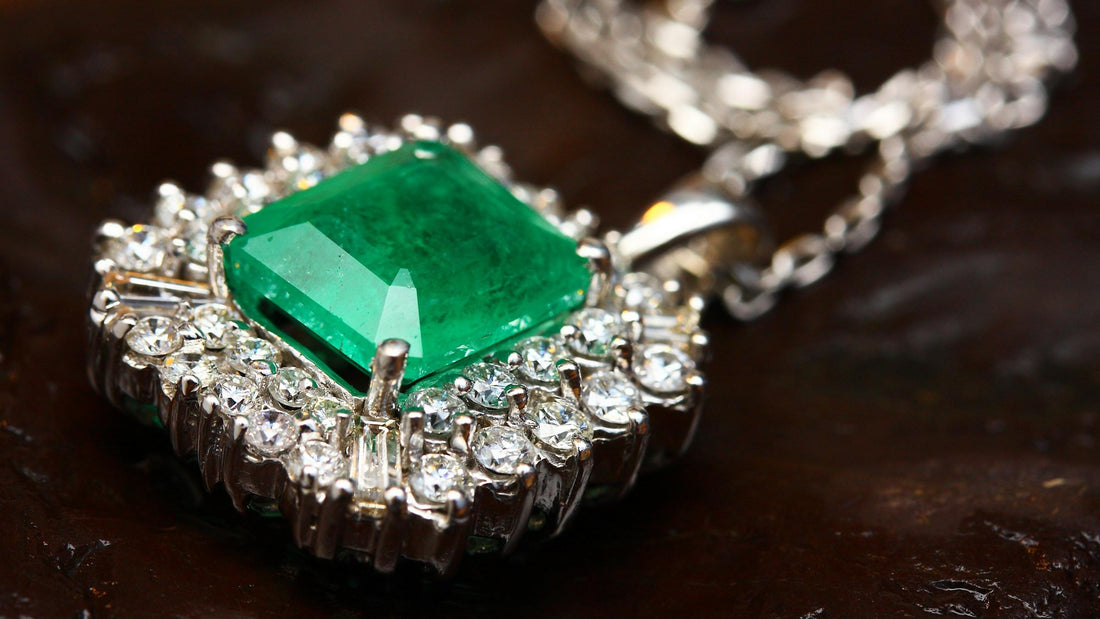 Why Emeralds Are the Perfect Gemstone for Regal Jewelry: A Comprehensive Guide