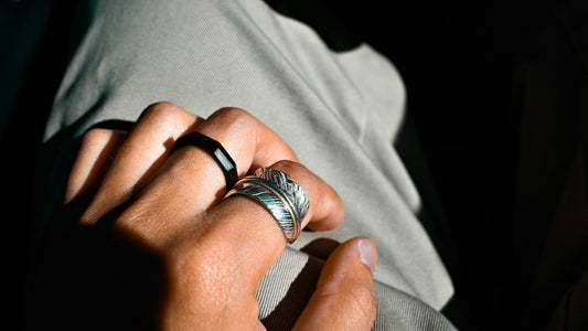 Modern Men's Rings: When to Choose Contemporary Style Over Vintage Charm