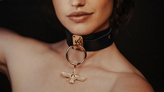 What Are the Latest Trends in Choker Necklaces with Daring Shapes?