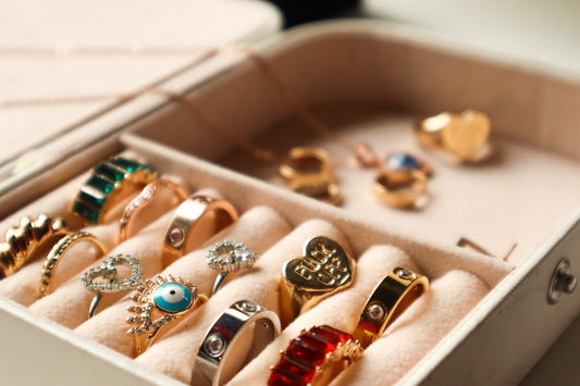 The keys to putting together the perfect basic jewelry box