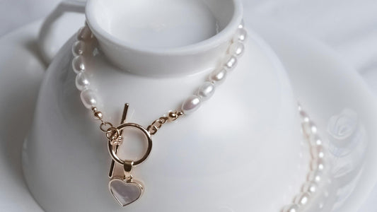 What Are the Best Ways to Pair Pearls with Mixed Metals for Maximum Impact?