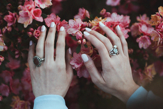 Flowers in jewelry and their meaning