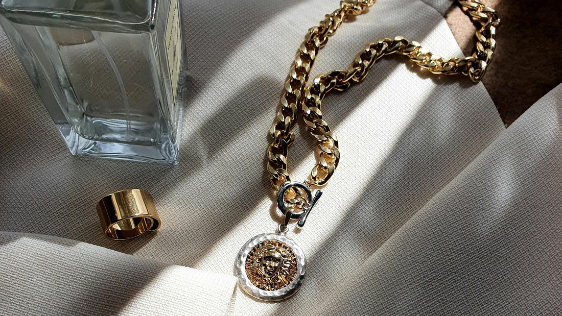 How to Choose the Perfect Charm Necklace for Your Style: A Comprehensive Guide