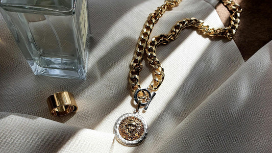 How to Choose the Perfect Charm Necklace for Your Style: A Comprehensive Guide