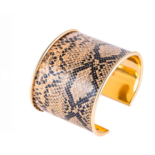 Sleek Leopard Print Alloy Bracelet with Exotic Snake Skin Detail