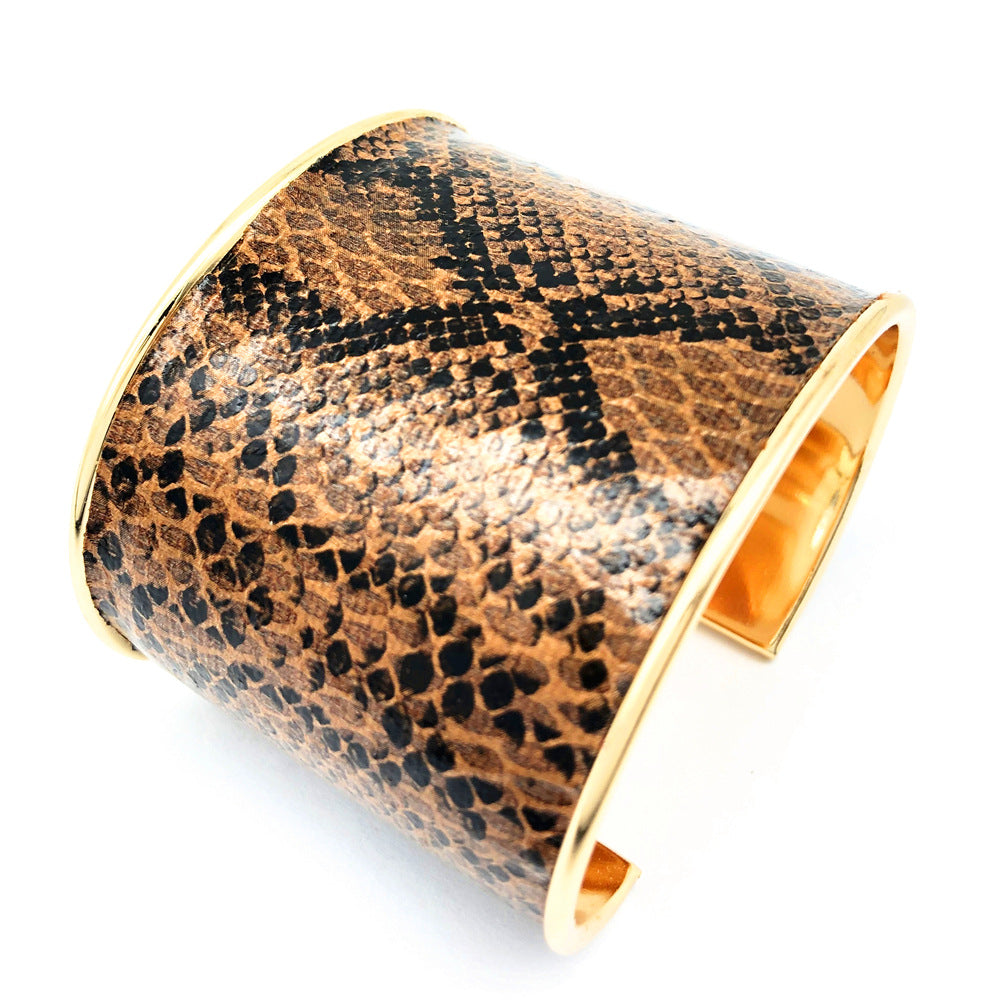 Sleek Leopard Print Alloy Bracelet with Exotic Snake Skin Detail