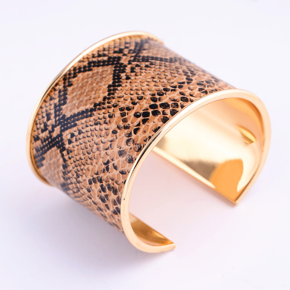 Sleek Leopard Print Alloy Bracelet with Exotic Snake Skin Detail