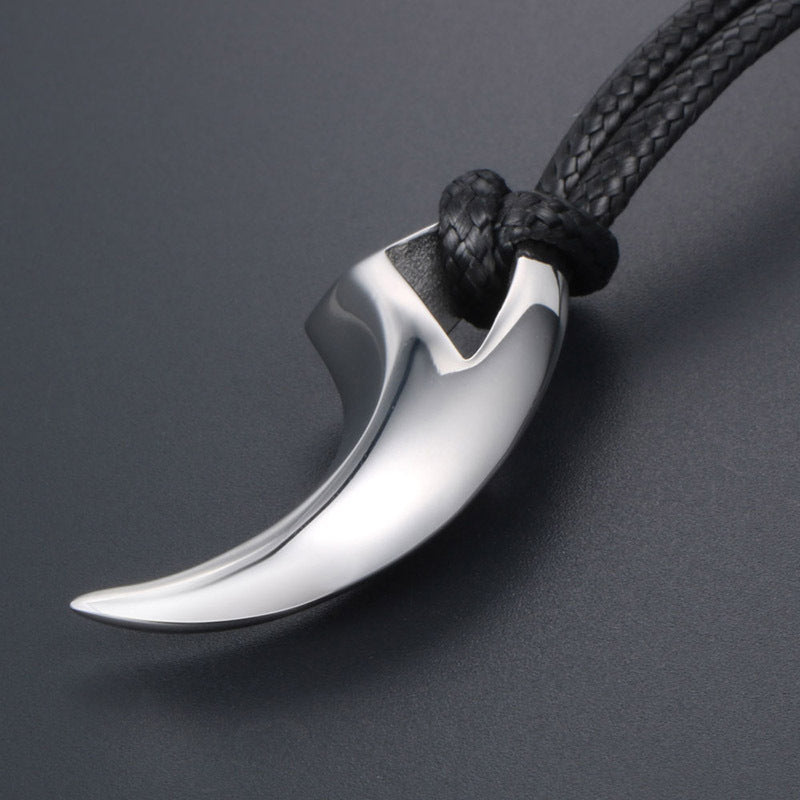 Korean-Inspired Titanium Steel Crescent Moon and Wolf Tooth Pendant Necklace for Men – Stylish Couple Accessory