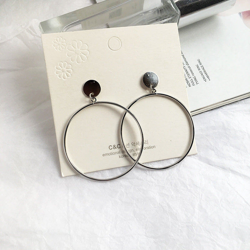 Fashionable Metal Circle Earrings Bulk Purchase Opportunity