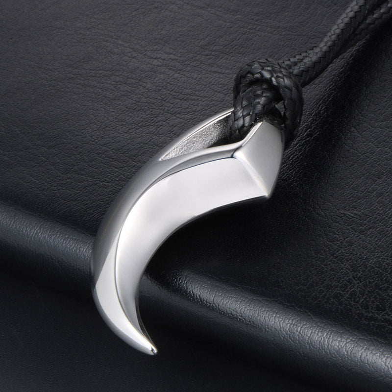 Korean-Inspired Titanium Steel Crescent Moon and Wolf Tooth Pendant Necklace for Men – Stylish Couple Accessory