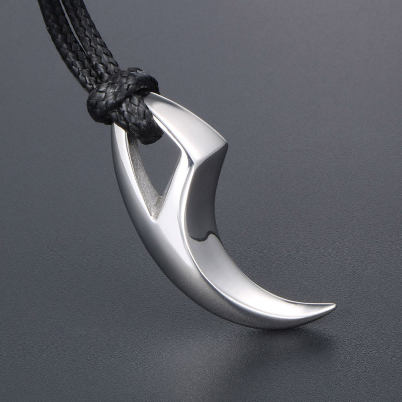 Korean-Inspired Titanium Steel Crescent Moon and Wolf Tooth Pendant Necklace for Men – Stylish Couple Accessory