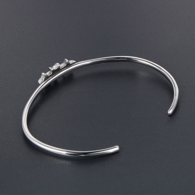 Vintage-Inspired C-Shaped Titanium Steel Pentagram Bracelet - Stylish Accessory for Trendy Girls