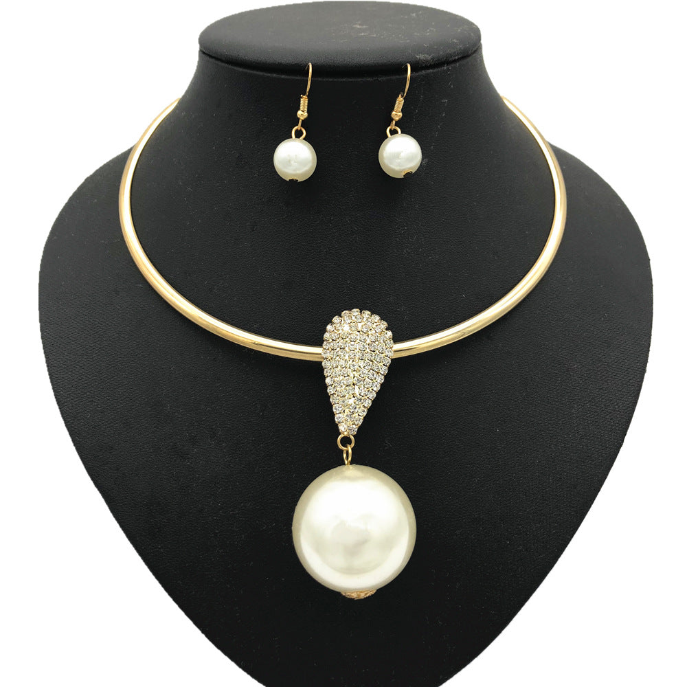 Women's Necklace Collection: Exquisite European and American Diamond-Inlaid Choker with Pearl Pendants