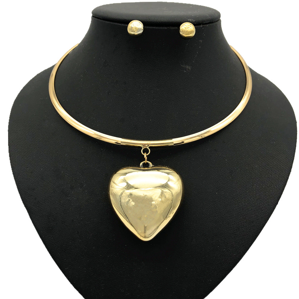 Heart-shaped Pendant Collar Necklace with Exaggerated European and American-style Collar Choker