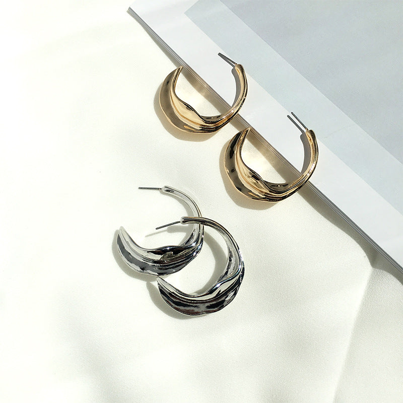 Exaggerated Catwalk Fashion Earrings with Bag-shaped Design