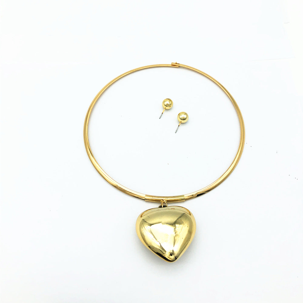 Heart-shaped Pendant Collar Necklace with Exaggerated European and American-style Collar Choker