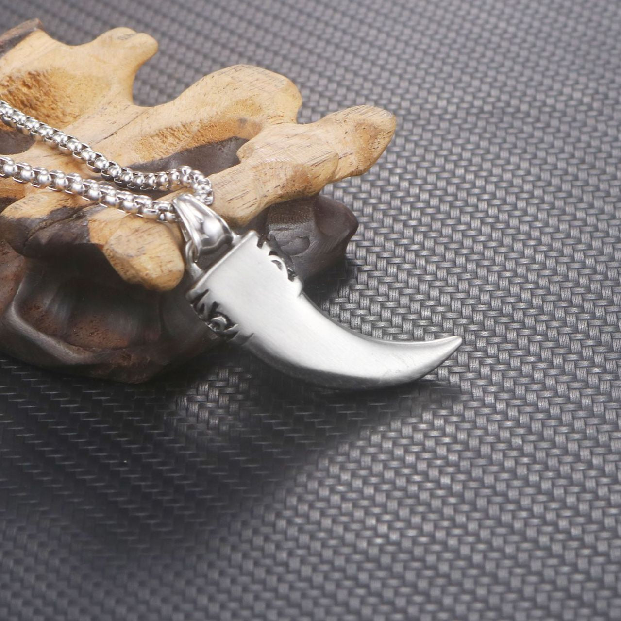 Titanium Steel Wolf Tooth Pendant - Retro Men's Jewelry from European and American Fashion