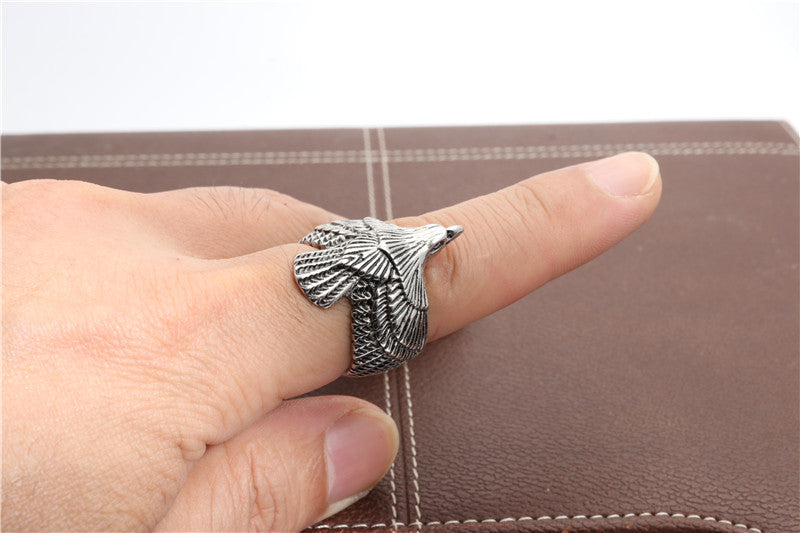 Titanium Steel Eagle Motif Ring for Men – Stylish European and American Fashion Accessory