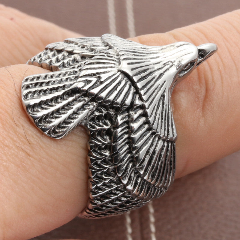 Titanium Steel Eagle Motif Ring for Men – Stylish European and American Fashion Accessory