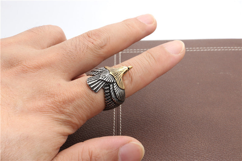 Titanium Steel Eagle Motif Ring for Men – Stylish European and American Fashion Accessory