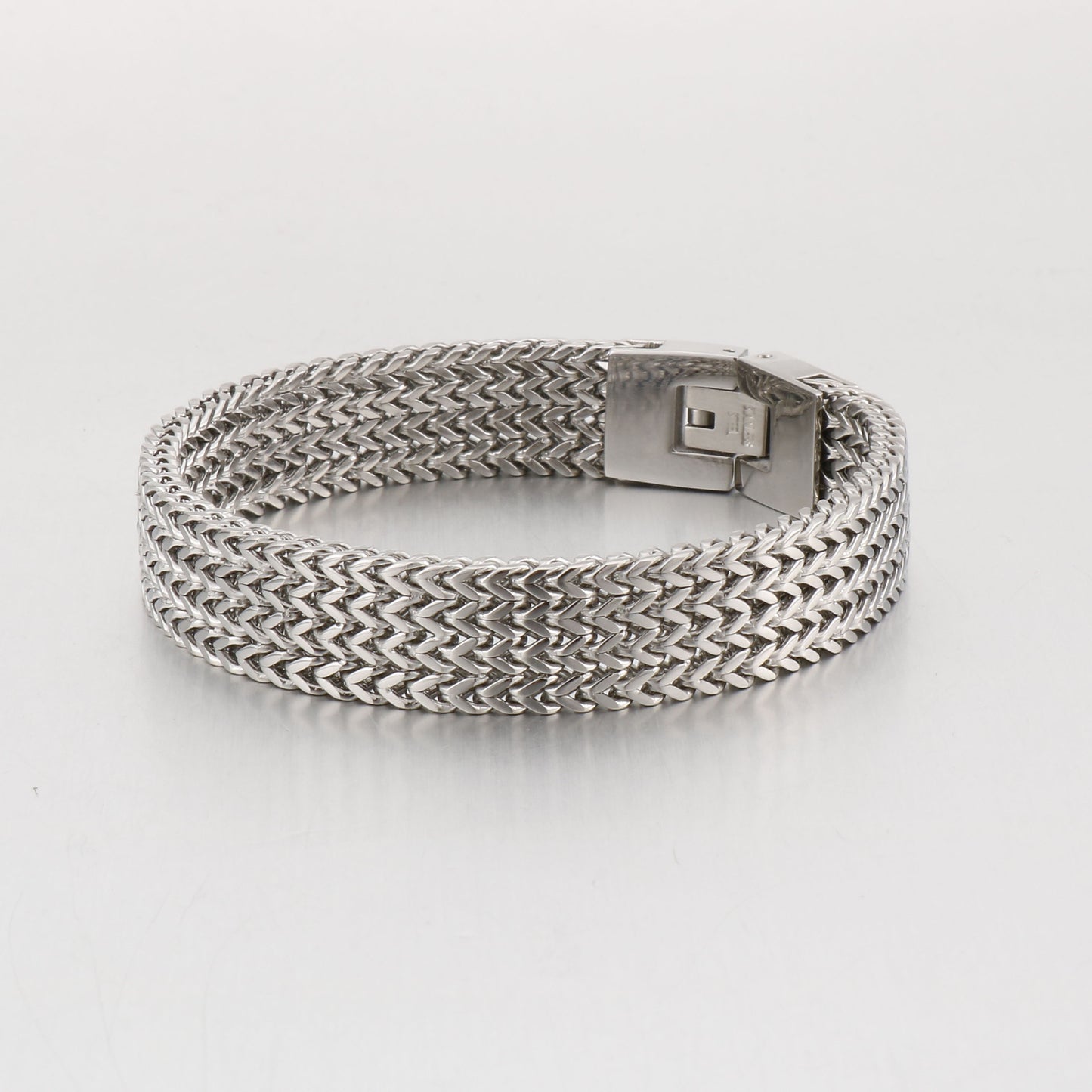 Stylish Personalized Titanium Steel Men's Bracelet with Unique Fish Scale Design for Trendy Appeal