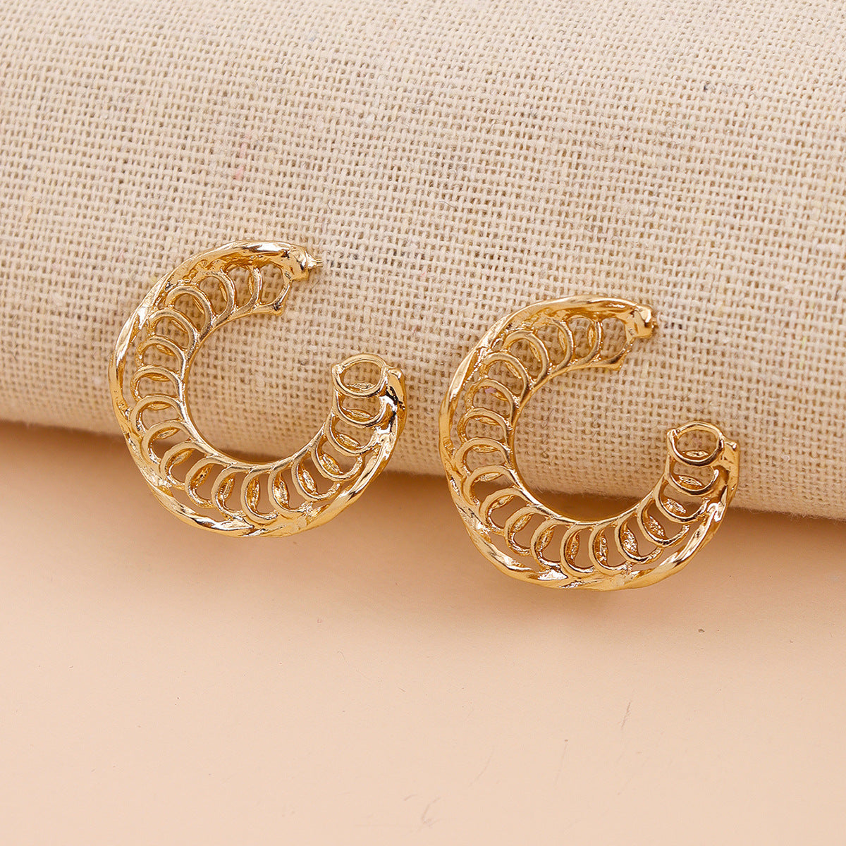 European and American Wholesale: Stylish Hollow Alloy Earrings Set, Introducing Vienna Verve Collection