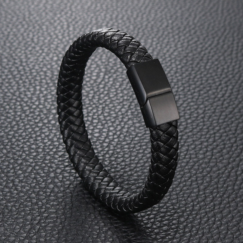 Trendy Men's Titanium Steel Rope Bracelet with Retro Stainless Steel Accents