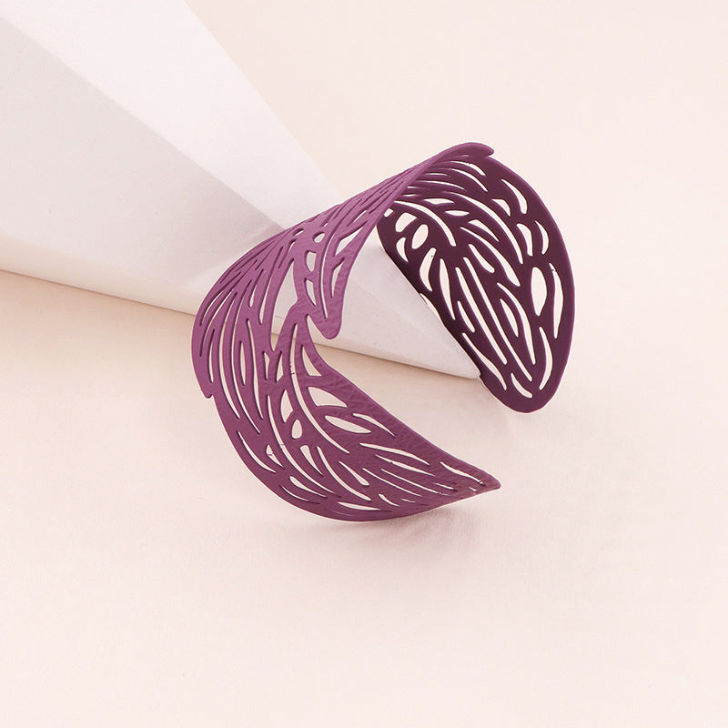 Metallic Leaf Design Bracelet with Customized Style for International Jewelry Marketplace