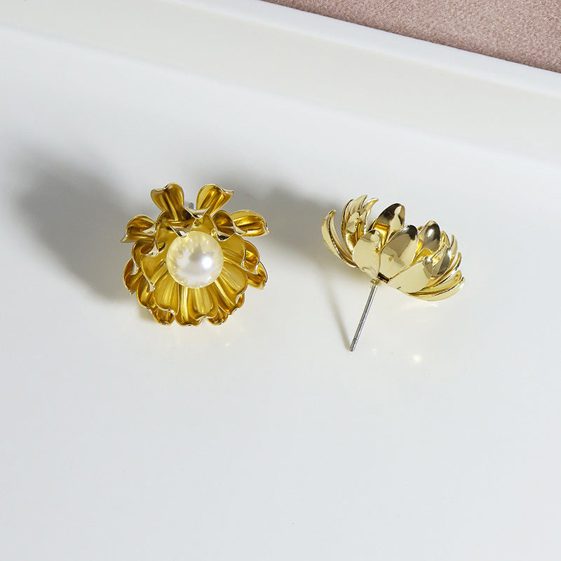 Elegant Floral Pearl Stud Earrings - Vienna Verve Collection