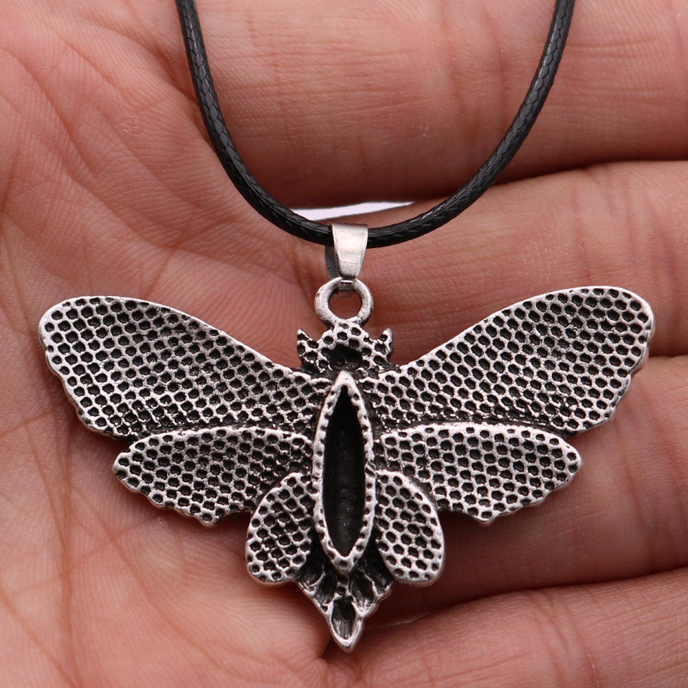 Gothic Skull Moth Alloy Necklace with Personalized Butterfly Pendant