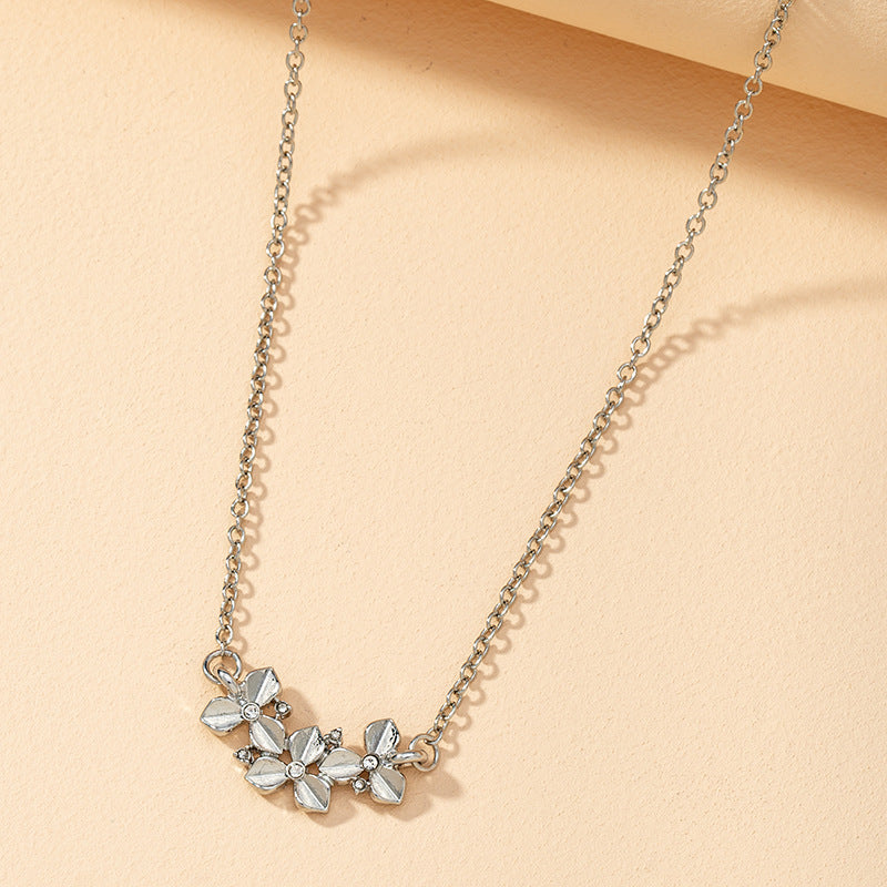 Trendy Metal Flower Necklace from Vienna Verve Collection