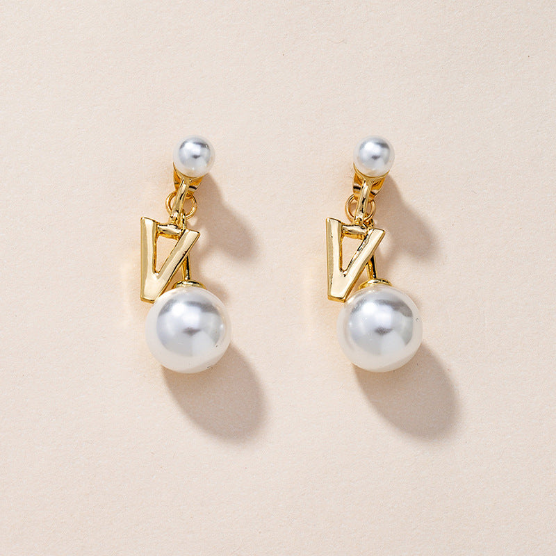 Chic Pearl Earrings - Vienna Verve Collection