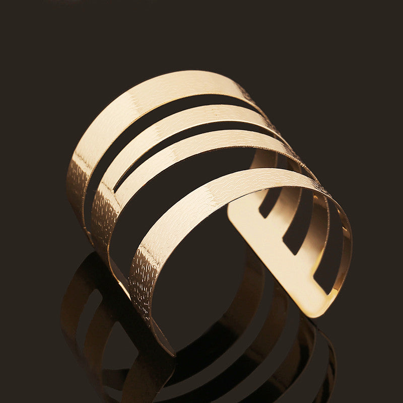 Exaggerated Personality Metal Bracelet with Versatile Hollow Design