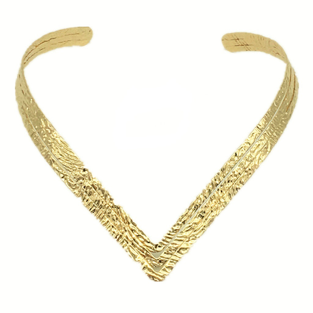 Exaggerated Embossed V-Neck Collar Choker Necklace with Multilayer Alloy Details