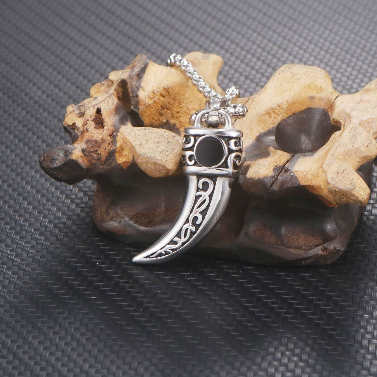 Titanium Steel Wolf Tooth Pendant - Retro Men's Jewelry from European and American Fashion