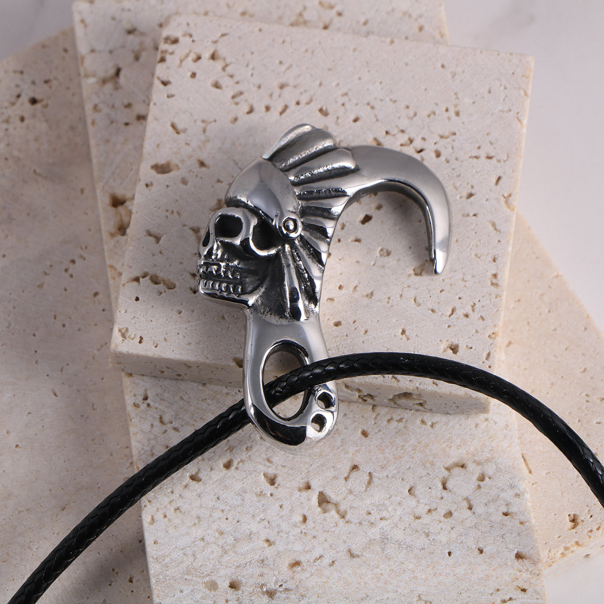 Personalized Retro Chief Skull Hook Necklace for Men - European and American Titanium Steel Cheetah Pendant