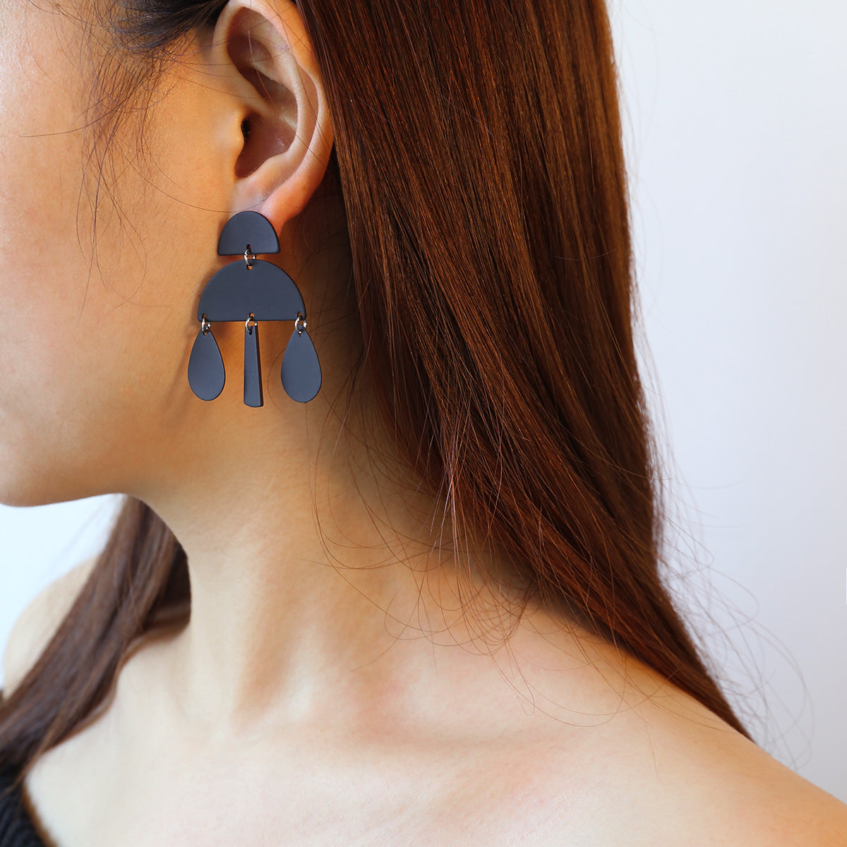 European and American Fusion: Stylish Earrings with Geometric Design and Modern Flair