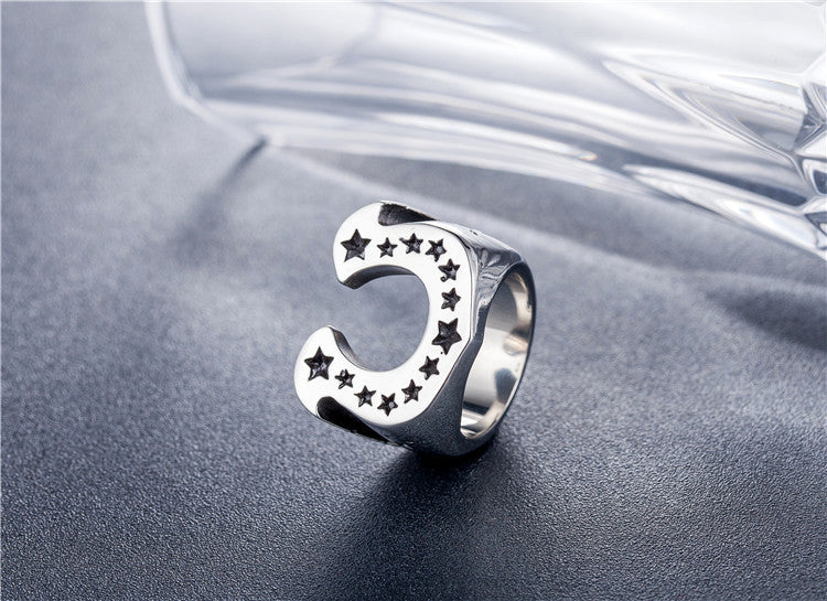 Trendsetter Retro Vintage Horseshoe Closed Mouth Ring