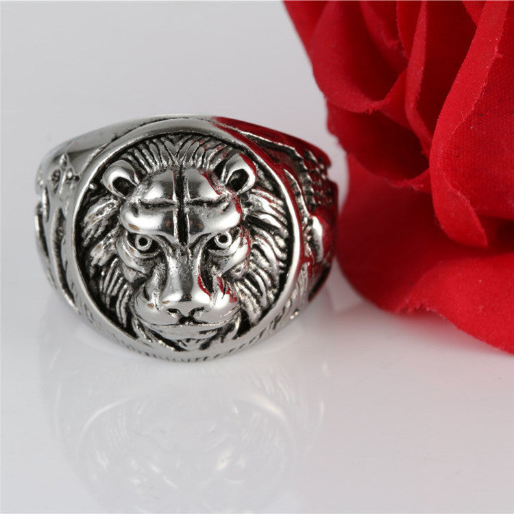 Titanium Steel Retro Punk Lion Emblem Ring for Men - Trendy Square Design