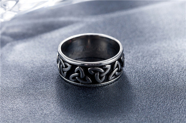 Edgy Titanium Steel Ring with Simple Knot Pattern for Men and Women