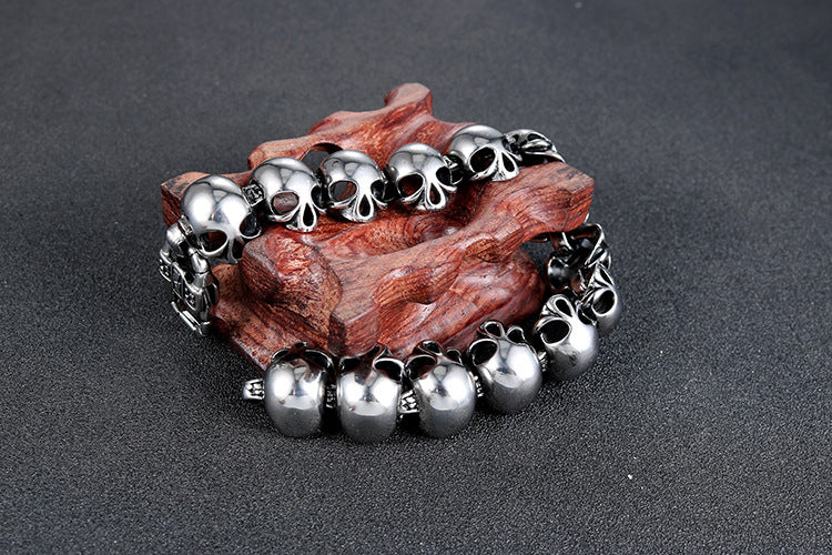 Stylish Titanium Steel Skull Bracelet for Men - Retro Punk Design