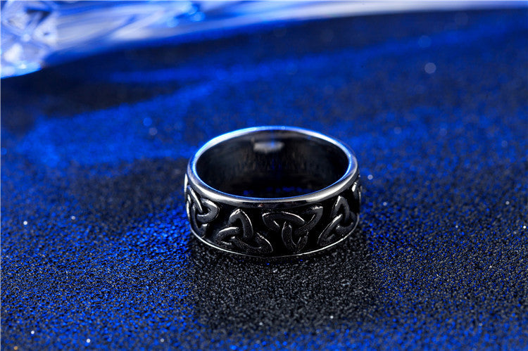 Edgy Titanium Steel Ring with Simple Knot Pattern for Men and Women