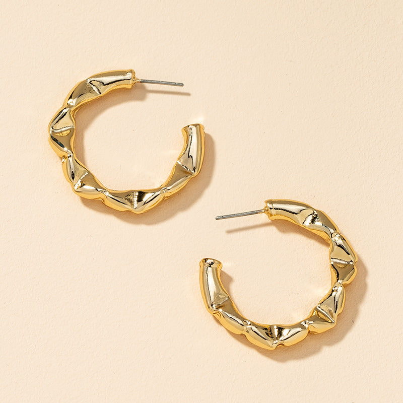 European and American Fashion Statement: Vintage Metal C-Shaped Earrings