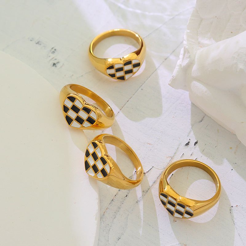 Romantic Checkerboard Titanium Steel Ring with 18K Gold Plating - Couple's Heart-Shaped Fashion Jewelry