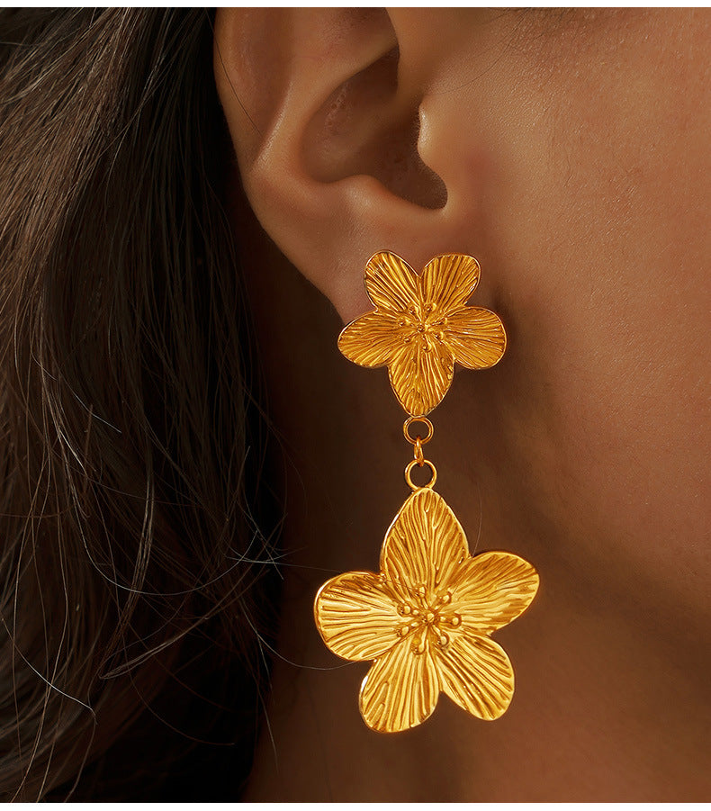 Golden Glow Titanium Stud Earrings from Planderful's Everyday Genie Collection