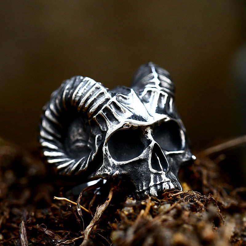 Vintage-Inspired Titanium Steel Skull Claw Ring for Men - European and American Punk Style