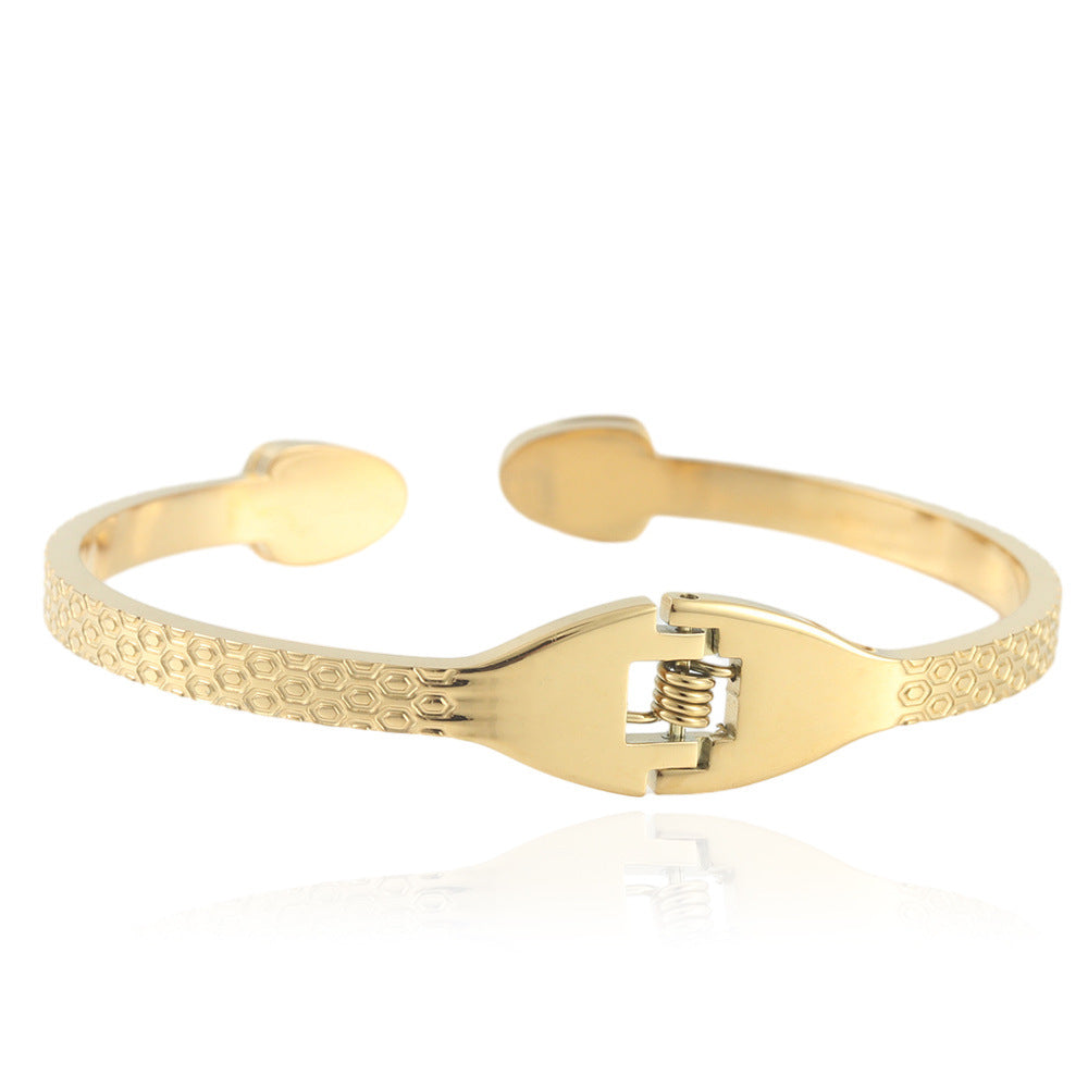 Elegant Double-Headed Snake Titanium Steel Bracelet for Women - A Stylish Trend in Light Luxury Fashion