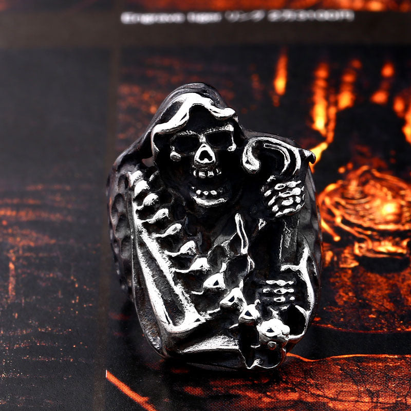 Vintage-Inspired Men's Skull Ring in Titanium Steel - Retro Punk Jewelry for Men